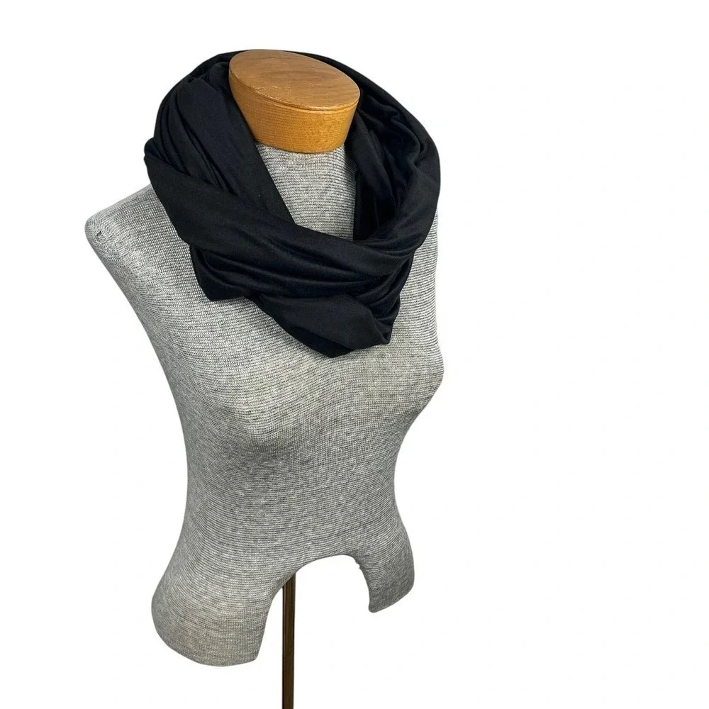 BEYOND YOGA Scarf Womens One Size Black Hidden Pocket Infinity